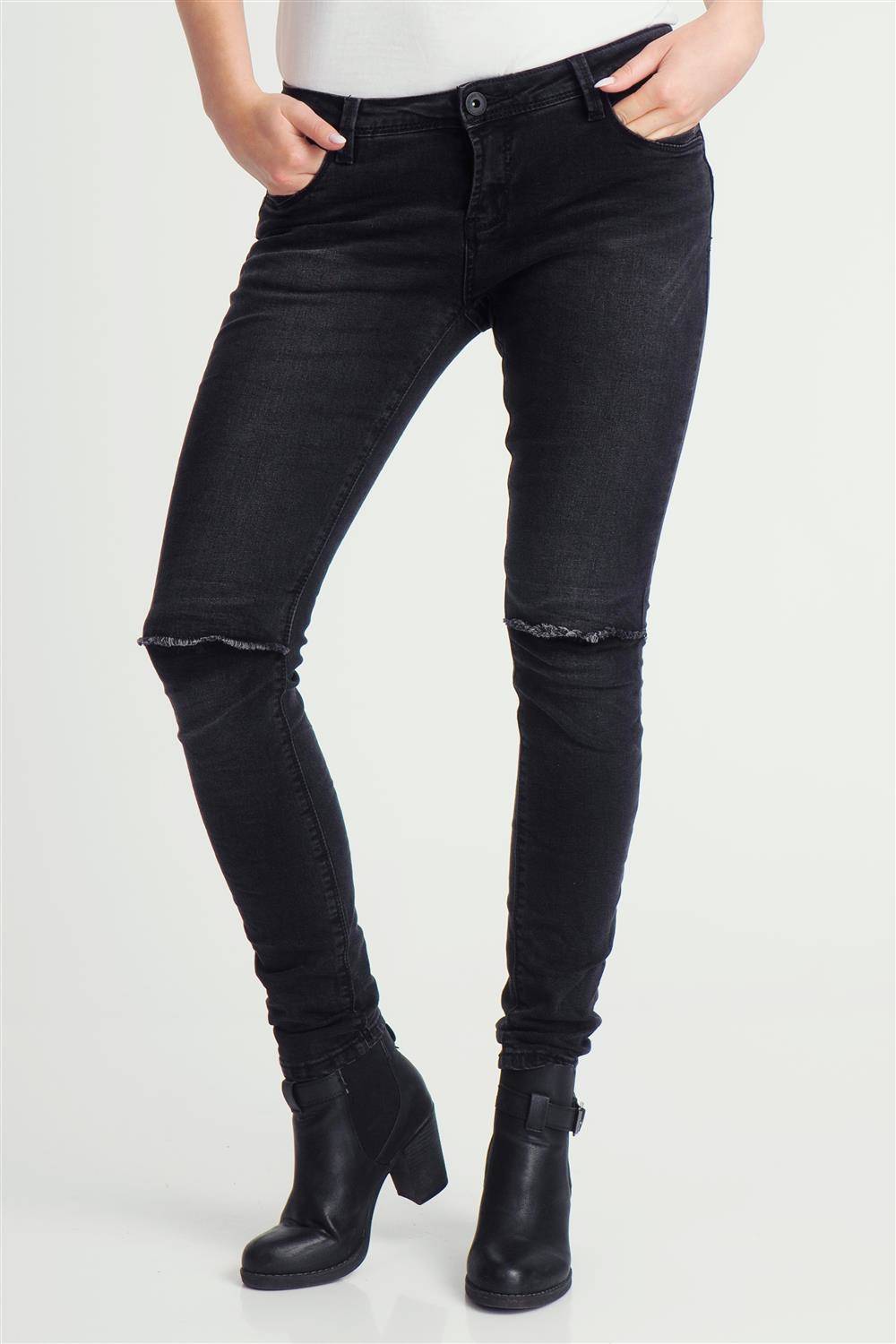 pol_pl_Spodnie-jeansowe-damskie-z-dziurami-czarne-Sublevel-9662_1.jpg