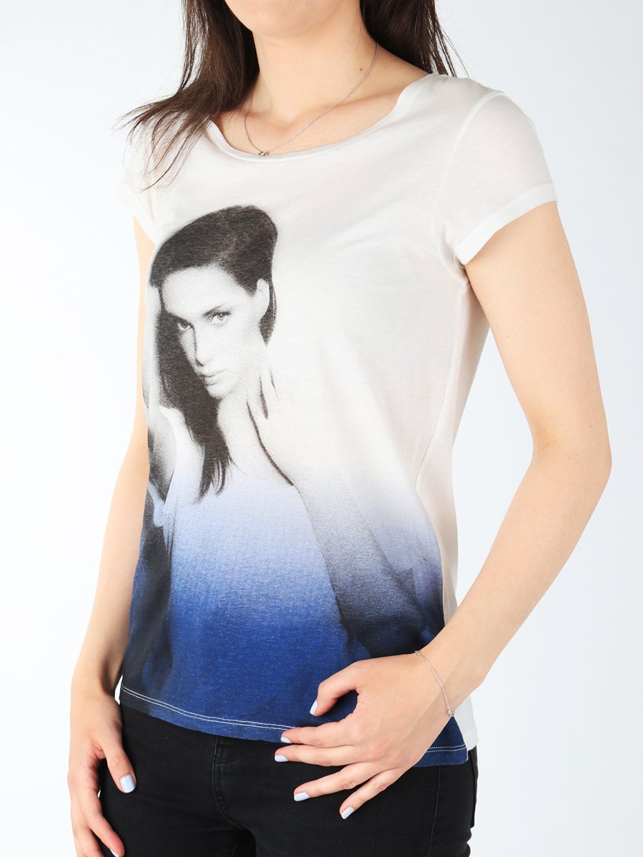 eng_pl_T-shirt-Lee-Photo-Tee-Cloud-Dancer-L40IAUHA-1019_1.jpg