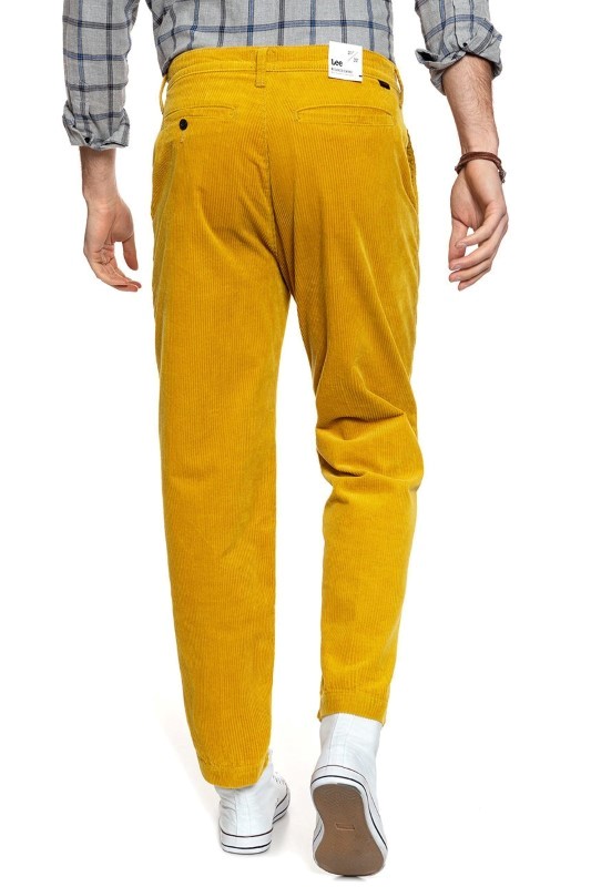 pol_pl_LEE-SPODNIE-MESKIE-RELAXED-CHINO-NUGGET-GOLD-L73NDC99-21110_7.jpg