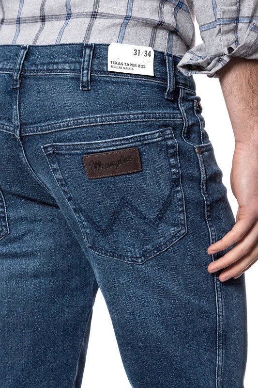 pol_pl_WRANGLER-SPODNIE-MESKIE-TEXAS-TAPER-JETSTREAM-W12THN22D-23649_2.jpg