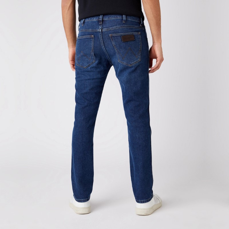 wrangler-larston-jeans-taper-the-master-w18s-u5-51q-back.jpg