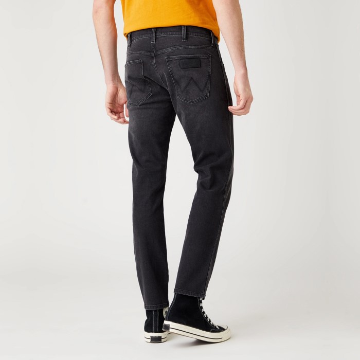 wrangler-larston-jeans-taper-like-a-champ-w18s-ht-120-back.jpg
