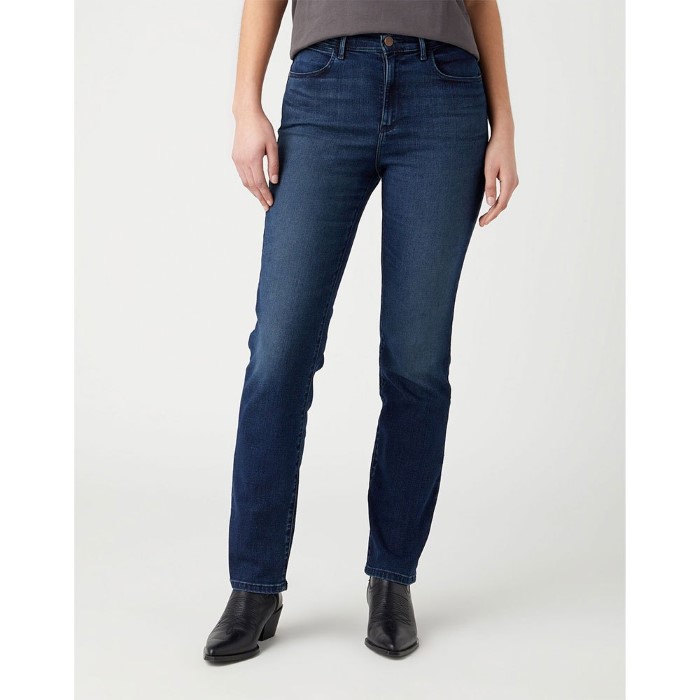 wrangler-112342794-straight-fit-jeans.jpg