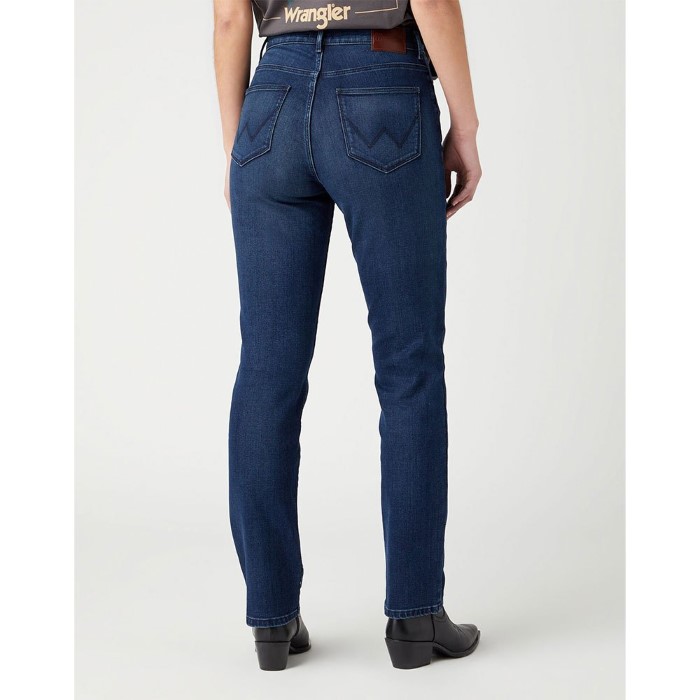 wrangler-112342794-straight-fit-jeans1.jpg