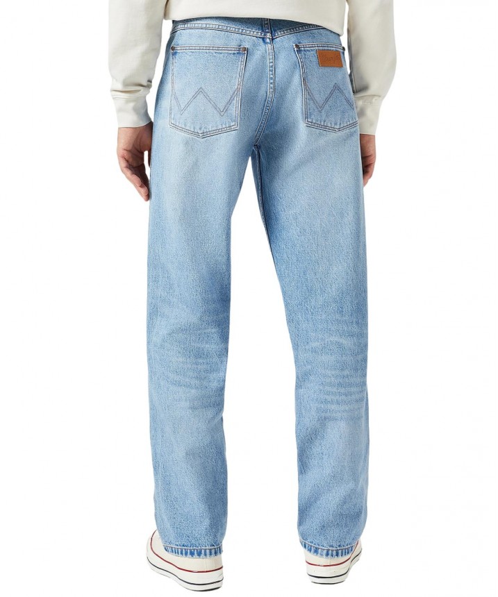 112350744_02-717x860