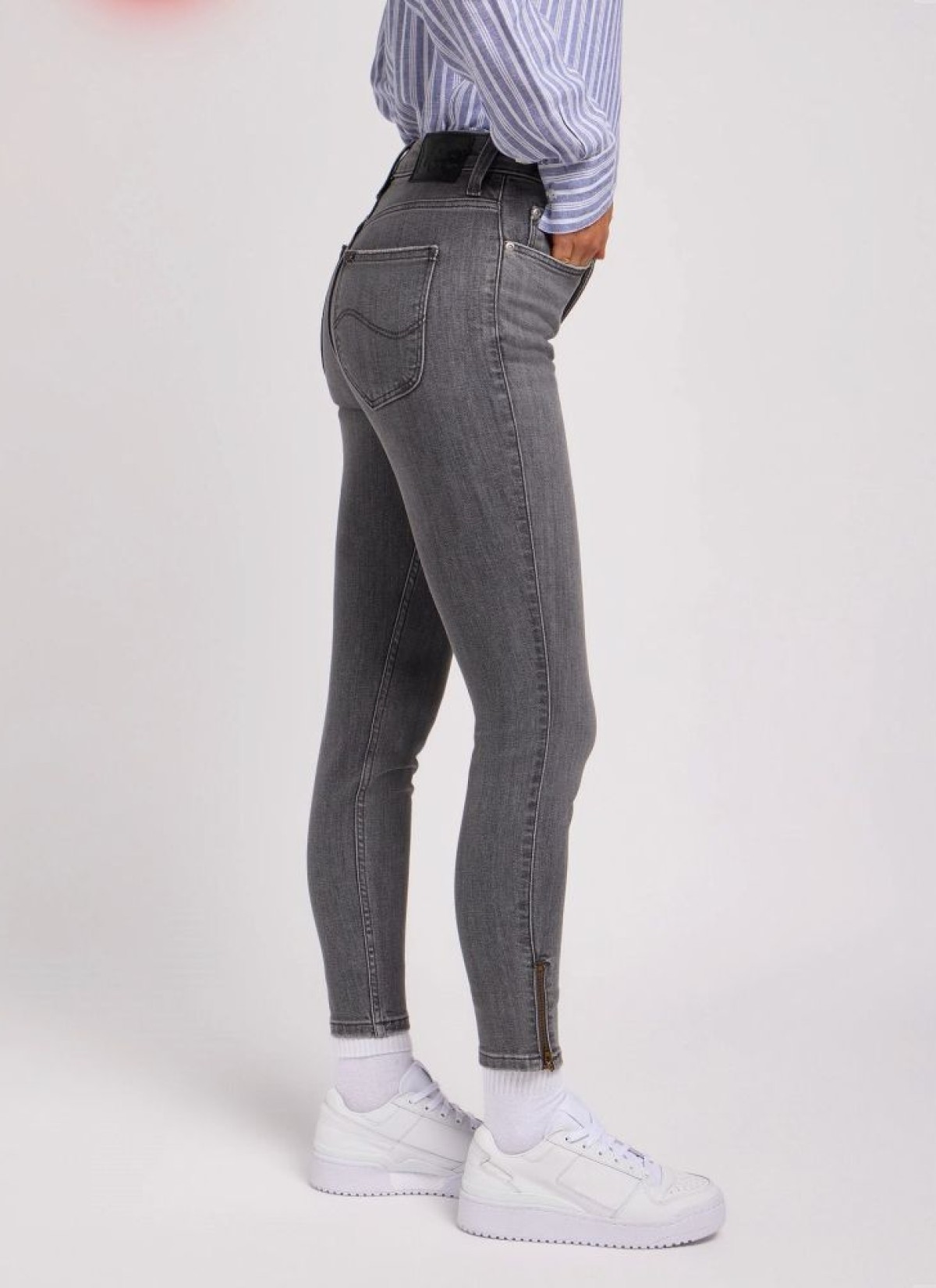 112350774-3-cr-1200x1650