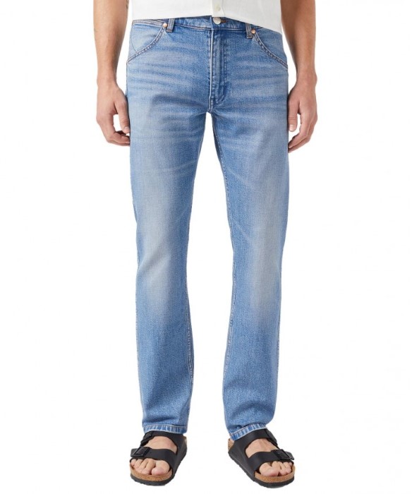 112350812_01-717x860