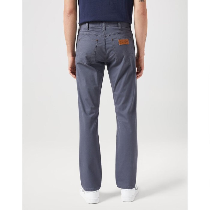 wrangler-112350801-greensboro-regular-fit-jeans